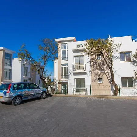Luxury One-bedroom With Private Garden Lukomorye B3 * Karavas