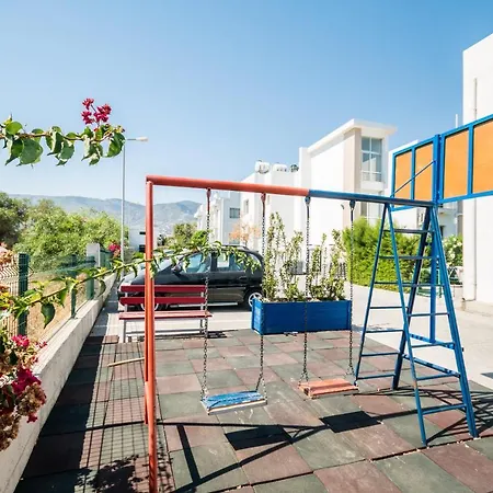 Luxury One-bedroom With Private Garden Lukomorye B3 아파트