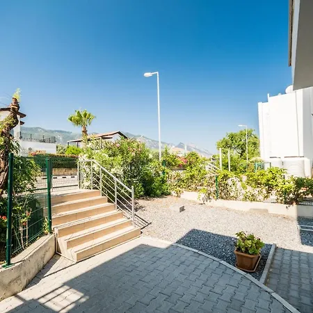 Luxury One-bedroom With Private Garden Lukomorye B3 *